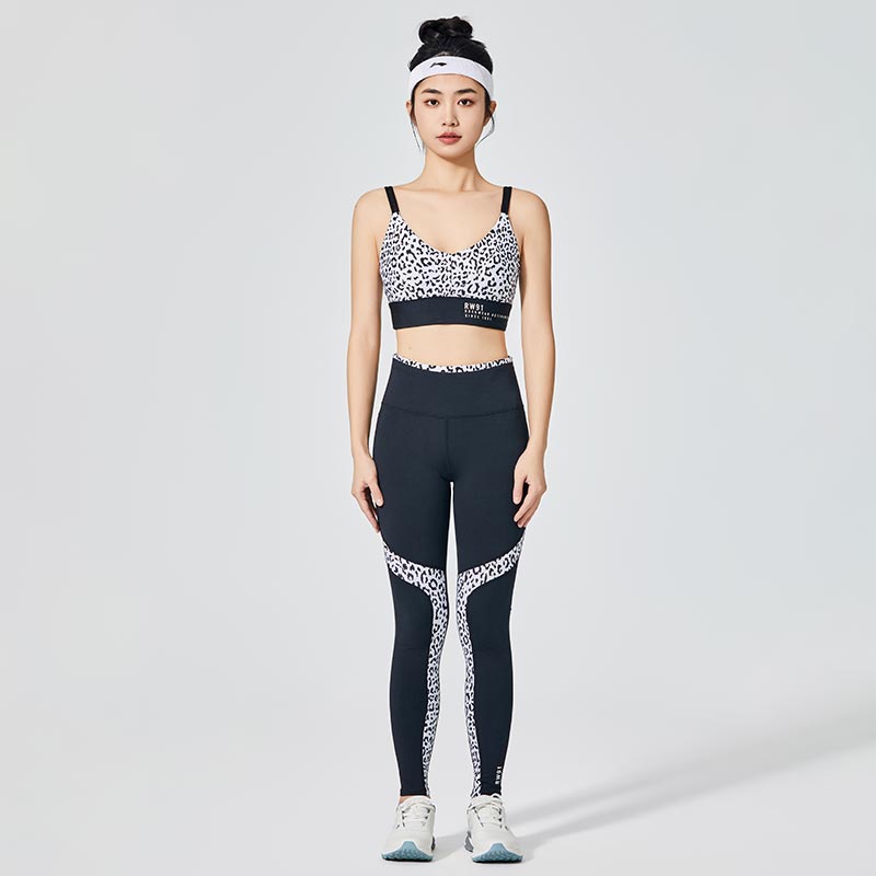 အဖြူရောင် Leopard Printed Sports Bra